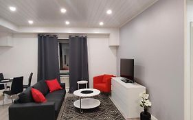 Alexi Apartments - Newly Renovated Apt In The Heart Of The City Near To Railway Station And Nokia Arena